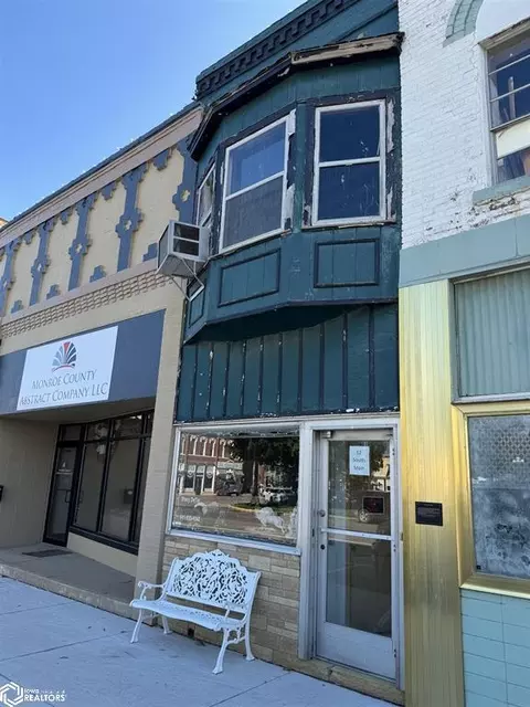 12 S Main St, Albia, IA 52531