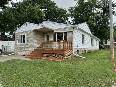 1221 Caroline St, Burlington, IA 52601
