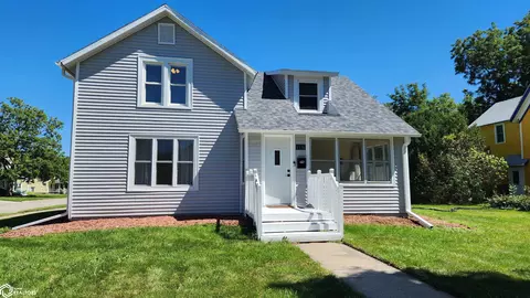1136 Summer St, Grinnell, IA 50112
