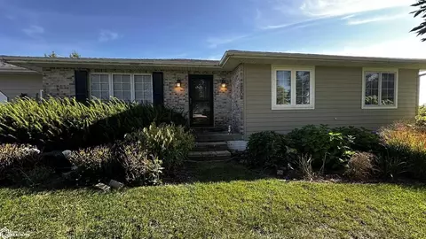 2472 Newport Cir, Oskaloosa, IA 52577