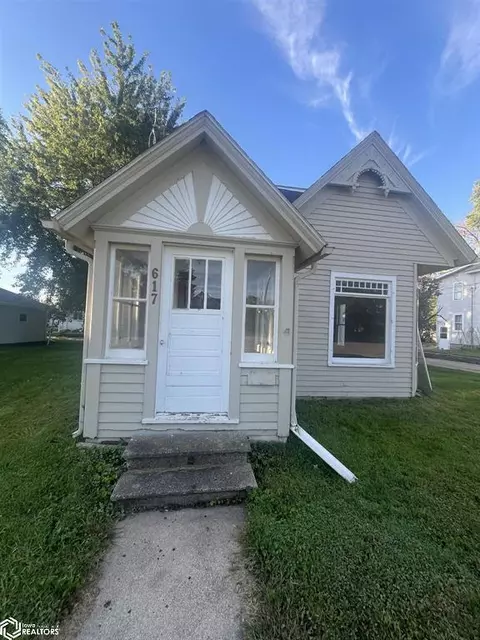 617 Central Ave E, Hampton, IA 50441 photo 1