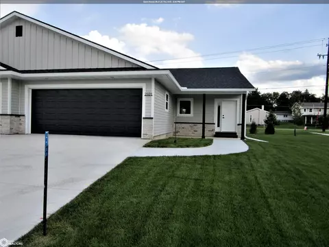 2321 Heritage Ln, Iowa Falls, IA 50126