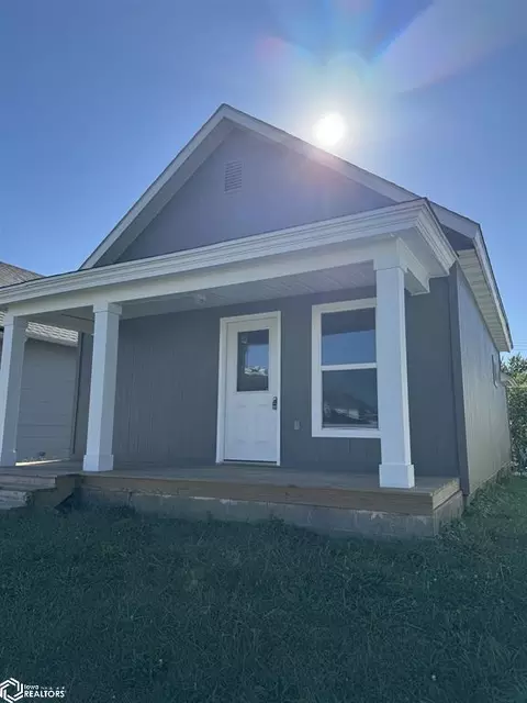 304 N Elm St, Creston, IA 50801