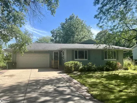 1002 Grand Park Dr, Fairfield, IA 52556