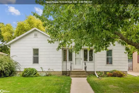621 10th St, Nevada, IA 50201
