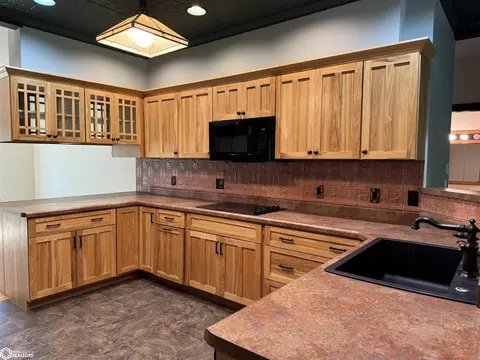 Kitchen - 805 E Cherry Pl, Mount Pleasant, IA 52641 photo 2 of 7