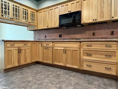 Kitchen - 805 E Cherry Pl, Mount Pleasant, IA 52641 photo 7 of 7