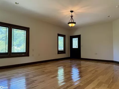 Living - 805 E Cherry Pl, Mount Pleasant, IA 52641 photo 2 of 5