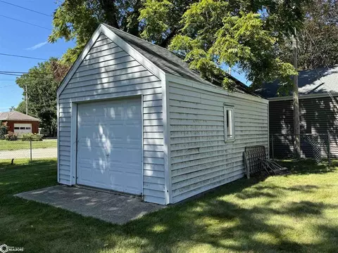 Exterior - 805 E Cherry Pl, Mount Pleasant, IA 52641 photo 17 of 23
