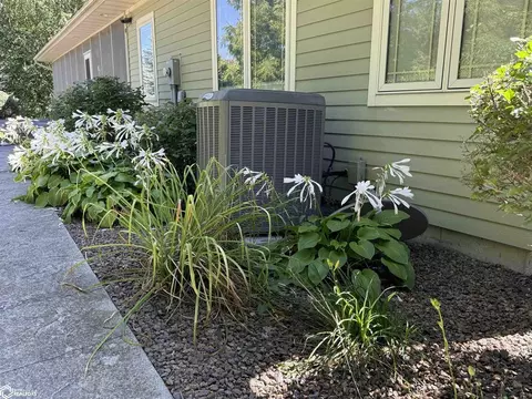 Exterior - 805 E Cherry Pl, Mount Pleasant, IA 52641 photo 10 of 23