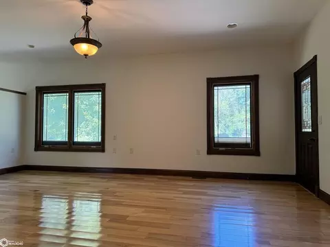 Living - 805 E Cherry Pl, Mount Pleasant, IA 52641 photo 1 of 5