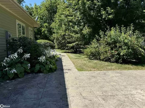 Exterior - 805 E Cherry Pl, Mount Pleasant, IA 52641 photo 14 of 23
