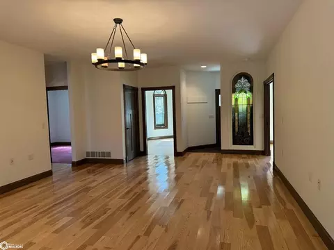 Living - 805 E Cherry Pl, Mount Pleasant, IA 52641 photo 5 of 5