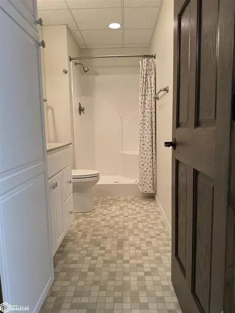 Bath - 805 E Cherry Pl, Mount Pleasant, IA 52641 photo 6 of 6