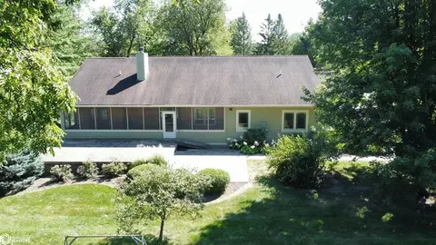 Exterior - 805 E Cherry Pl, Mount Pleasant, IA 52641 photo 6 of 23