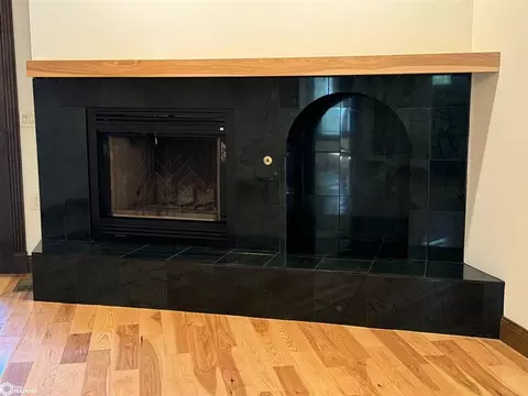 Living - 805 E Cherry Pl, Mount Pleasant, IA 52641 photo 4 of 5