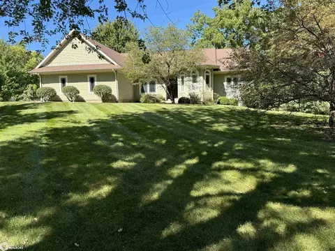Exterior - 805 E Cherry Pl, Mount Pleasant, IA 52641 photo 1 of 23
