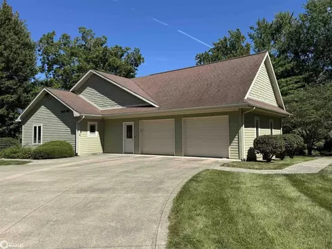 Exterior - 805 E Cherry Pl, Mount Pleasant, IA 52641 photo 4 of 23