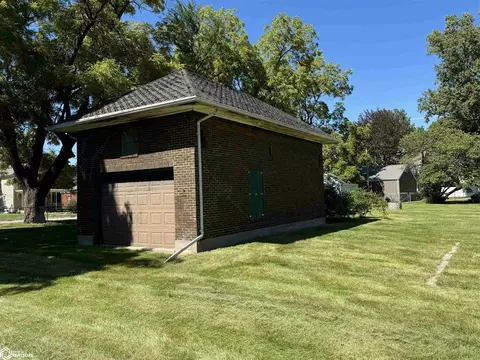 Exterior - 805 E Cherry Pl, Mount Pleasant, IA 52641 photo 20 of 23