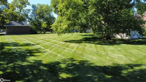 Exterior - 805 E Cherry Pl, Mount Pleasant, IA 52641 photo 9 of 23