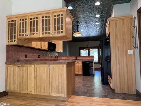 Kitchen - 805 E Cherry Pl, Mount Pleasant, IA 52641 photo 1 of 7