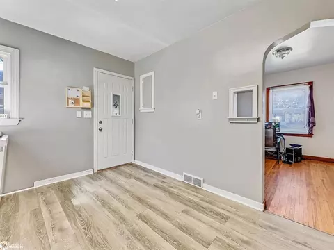 403 1st St SE, Hampton, IA 50441 photo 5