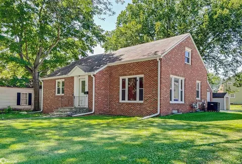 403 1st St SE, Hampton, IA 50441