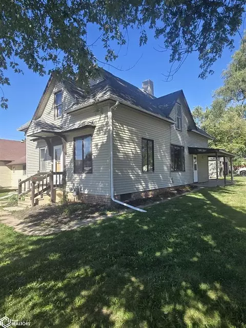 1004 S 2nd St, Oskaloosa, IA 52577
