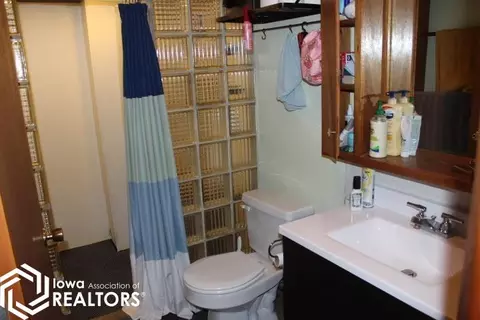 Bath - 609 5th St SW, Hampton, IA 50441 photo 2 of 2