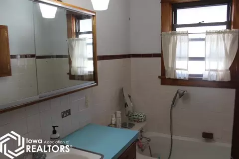 Bath - 609 5th St SW, Hampton, IA 50441 photo 1 of 2