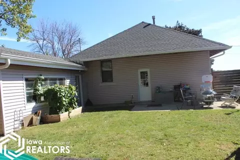 Exterior - 609 5th St SW, Hampton, IA 50441 photo 2 of 4