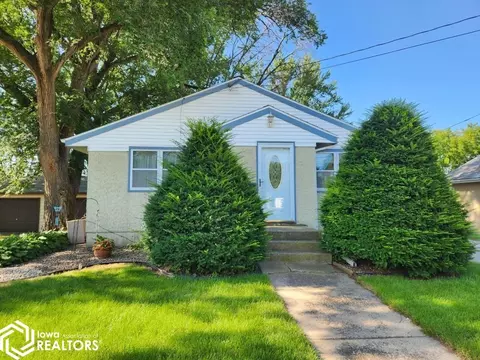827 15th St SE, Mason City, IA 50401