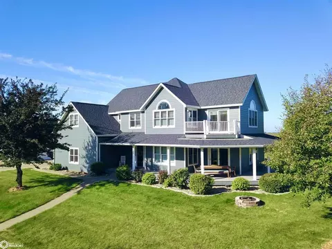 1801 E 142nd St S, Grinnell, IA 50112