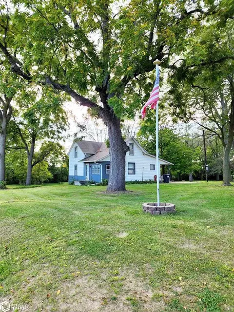 709 Oskaloosa Rd, Beacon, IA 52534