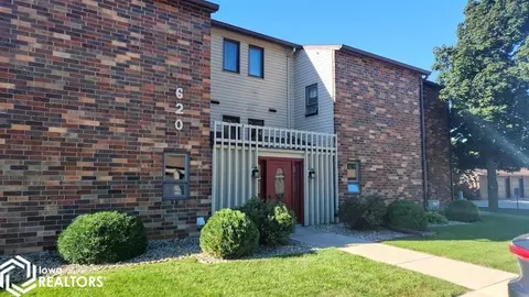 620 Briarstone Dr #27, Mason City, IA 50401