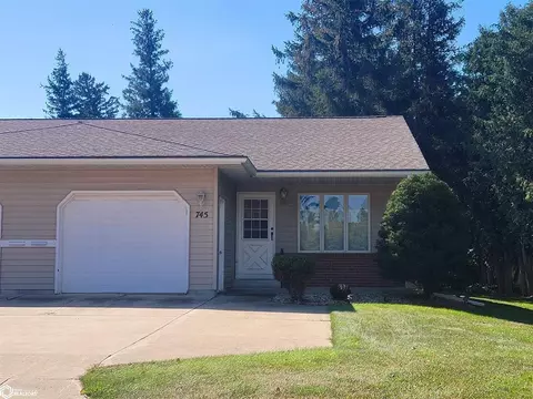 745 W 7th St, Garner, IA 50438