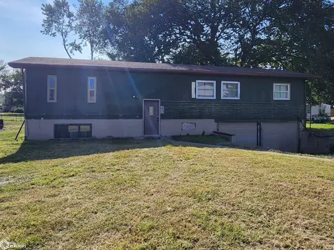 106 N Fifth St, Eddyville, IA 52553