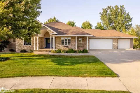 5 Creekside Ct, Mason City, IA 50401