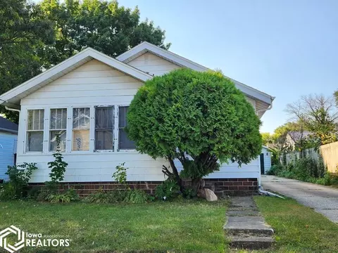 33 21st St SE, Mason City, IA 50401