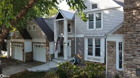 212 4th Ave S, Clear Lake, IA 50428