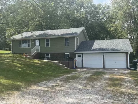 1413 Bethel St, University Park, IA 52595