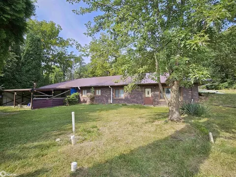 2445 Royal Ln, Oskaloosa, IA 52577