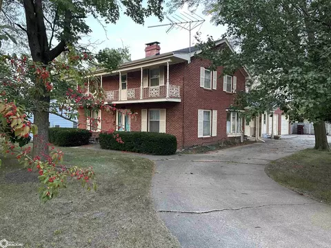 900 N Grand St, Chariton, IA 50049
