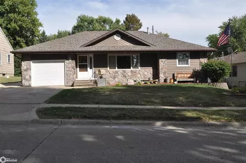 327 S Walnut St, Carroll, IA 51401