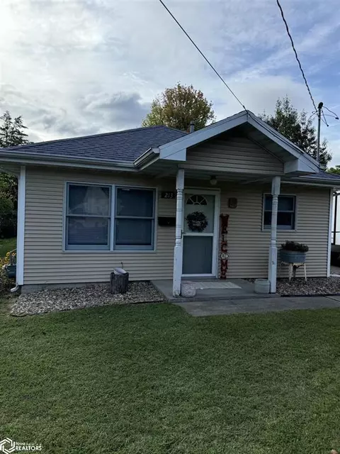 213 Pond St, Muscatine, IA 52761
