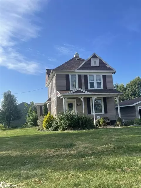 1502 Summit St, Marshalltown, IA 50158