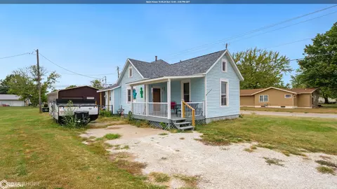 921 N 16th St, Chariton, IA 50049