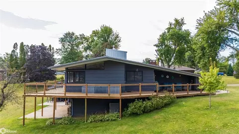 504 Bel Air Dr, Marshalltown, IA 50158