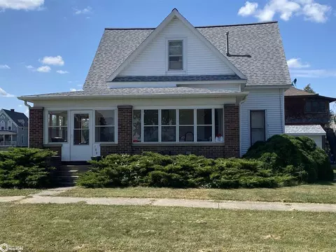 102 N 5th St, Marshalltown, IA 50158