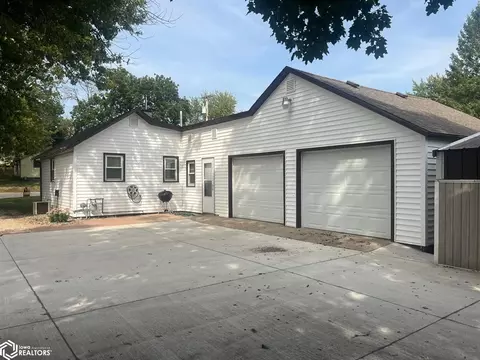 1013 S 1st St, Iowa Falls, IA 50126